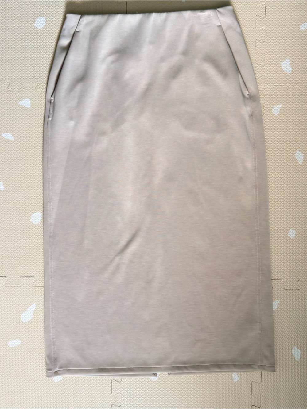 Lululemon Softstreme High-Rise Midi Skirt
Bone size 8. EUC